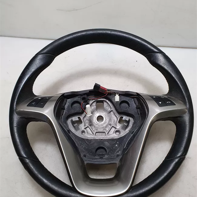 Volante con comandi multifunzione