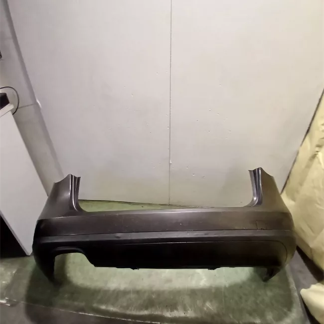 Paraurti posteriore con caricatore universale primer