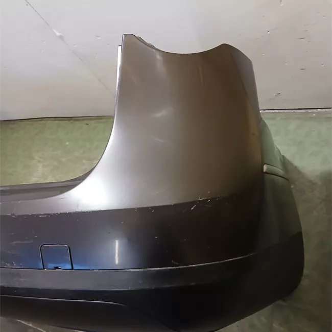 Paraurti posteriore con caricatore universale primer