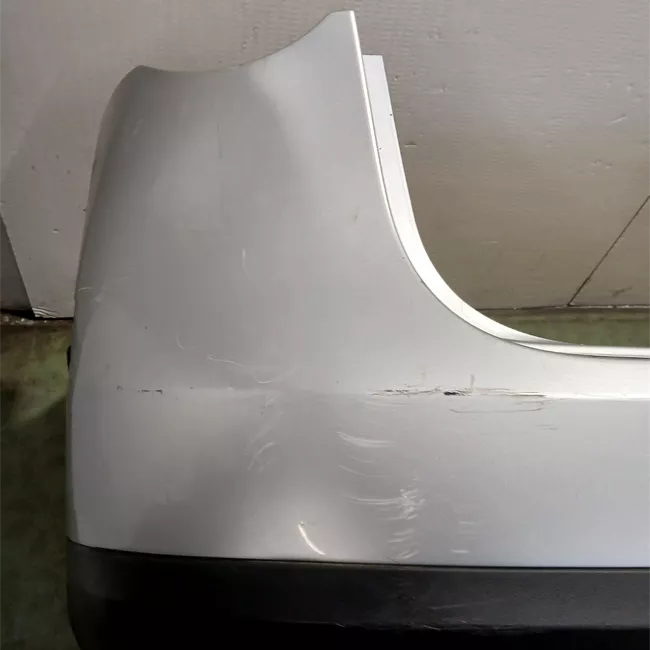 Paraurti posteriore nero