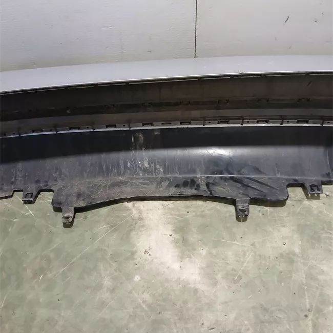 Paraurti posteriore nero