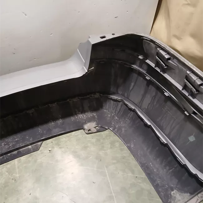 Paraurti posteriore con primer