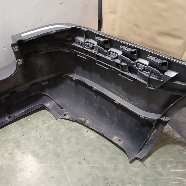 Paraurti posteriore con primer