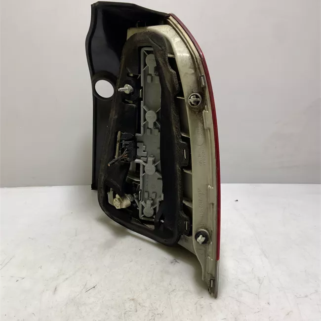 Fanale posteriore sinistro senza portalampada