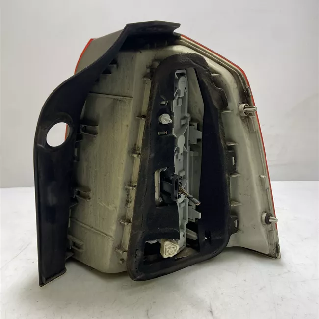 Fanale posteriore sinistro senza portalampada