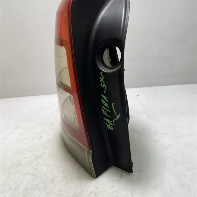 Fanale posteriore sinistro senza portalampada