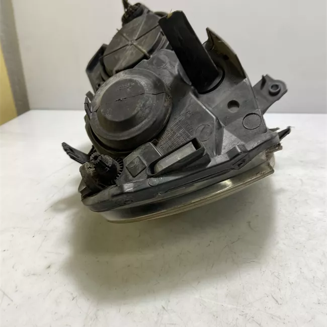 Proiettore sinistro Valeo