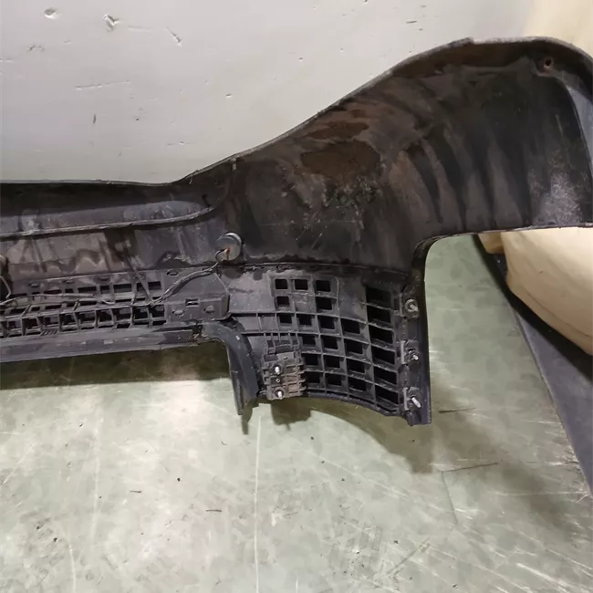 Paraurti posteriore con sensori parcheggio