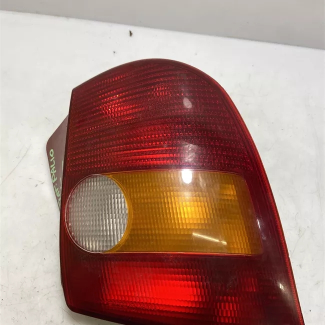 Fanale posteriore sinistro