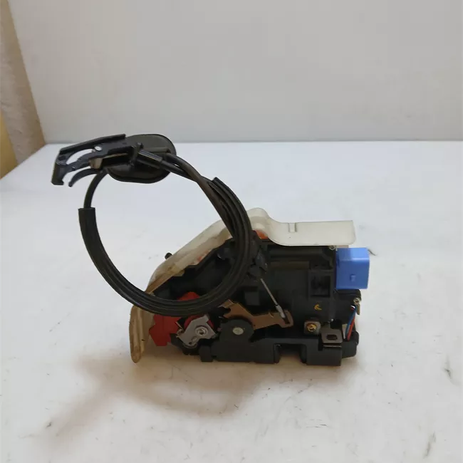 Serratura porta anteriore sinistra