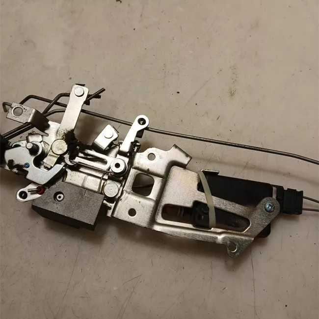 Serratura porta posteriore destra con chiusura centralizzata o semplice