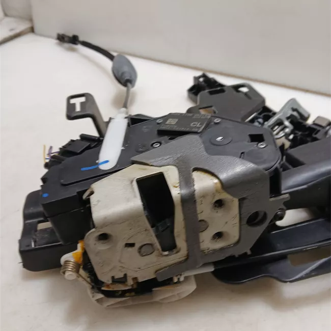 Serratura porta anteriore destra