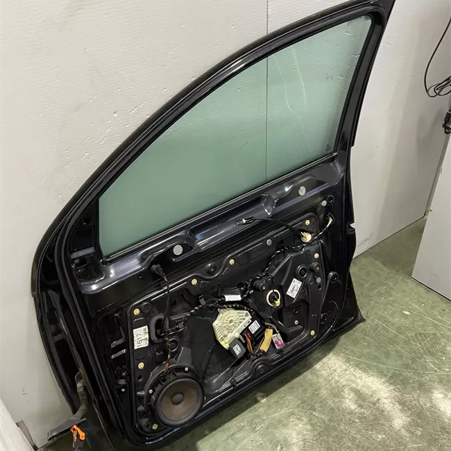 Porta anteriore destra