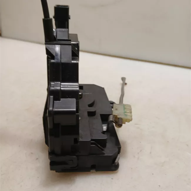 Serratura porta anteriore sinistra