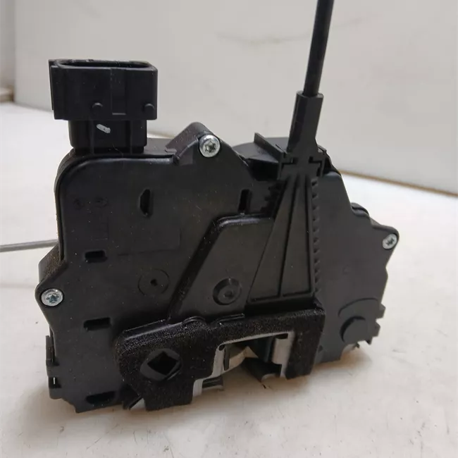 Serratura porta anteriore sinistra