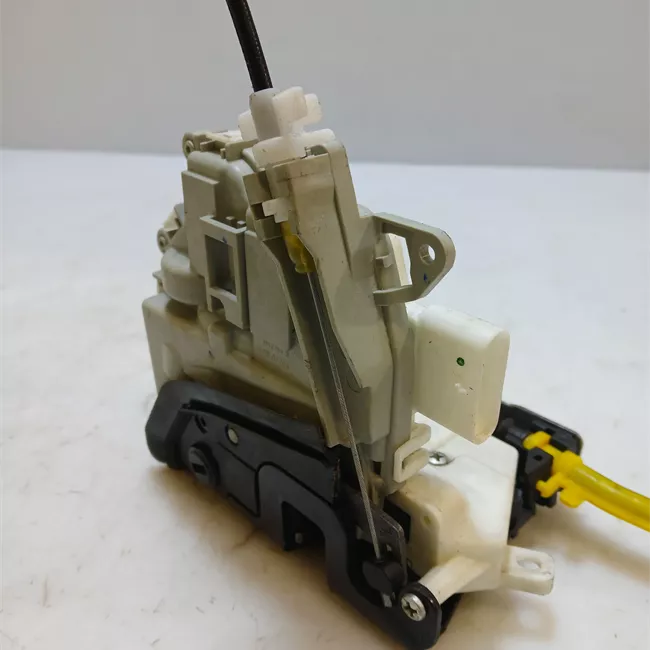 Serratura porta posteriore destra con impianto allarme