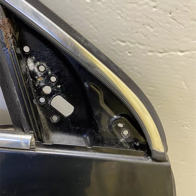 Porta anteriore destra