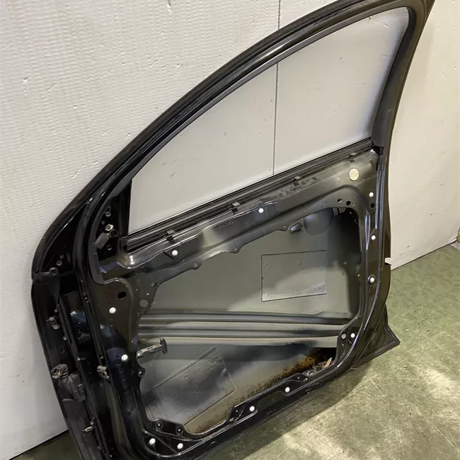 Porta anteriore destra