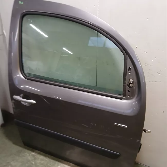 Porta anteriore destra