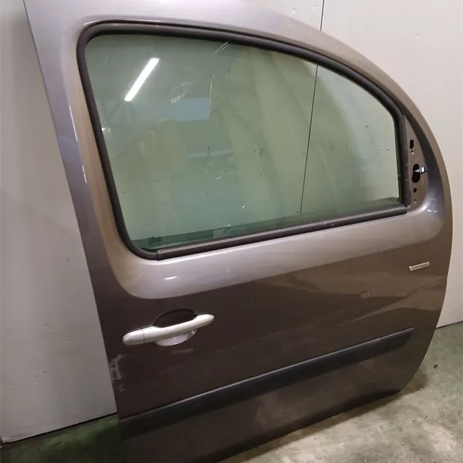 Porta anteriore destra