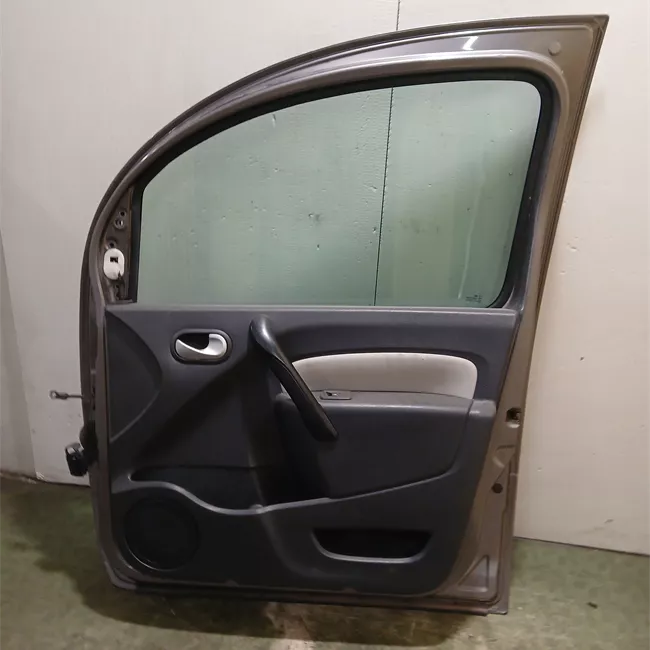 Porta anteriore destra