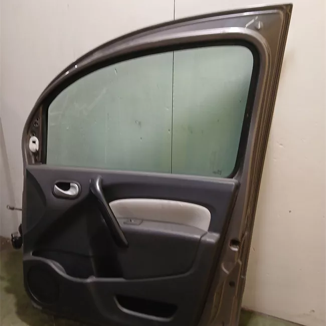 Porta anteriore destra