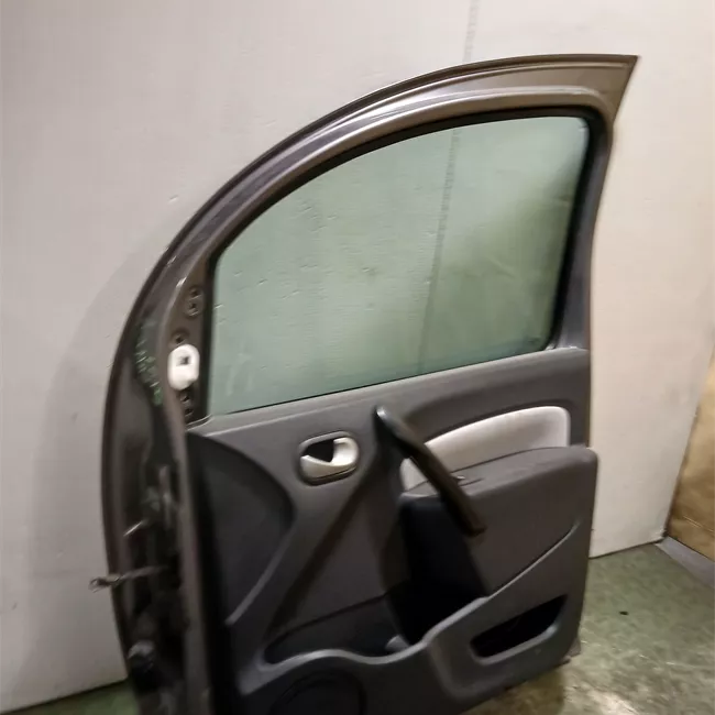 Porta anteriore destra