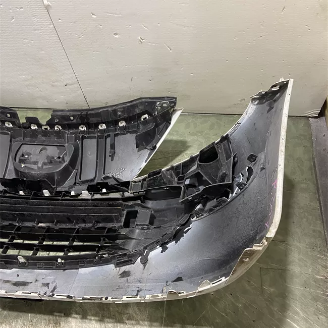 Paraurti anteriore con primer