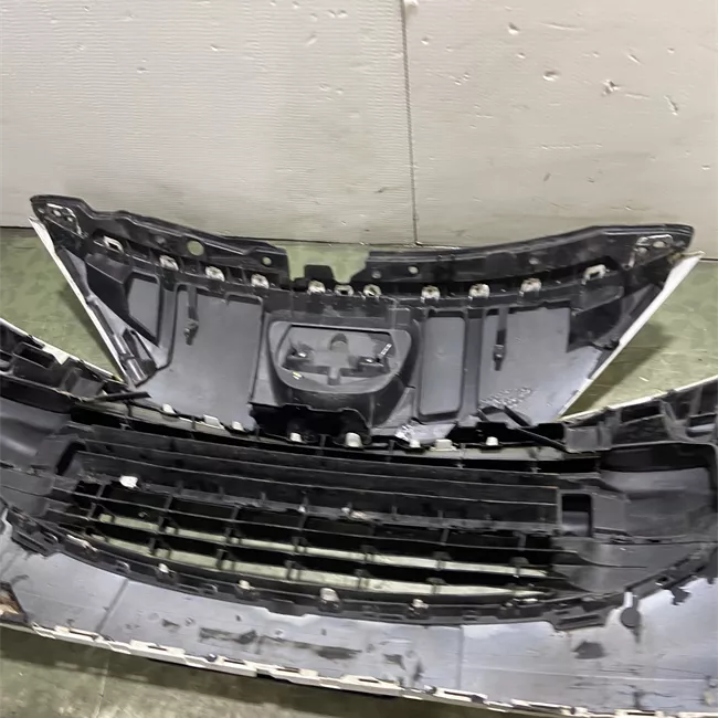 Paraurti anteriore con primer