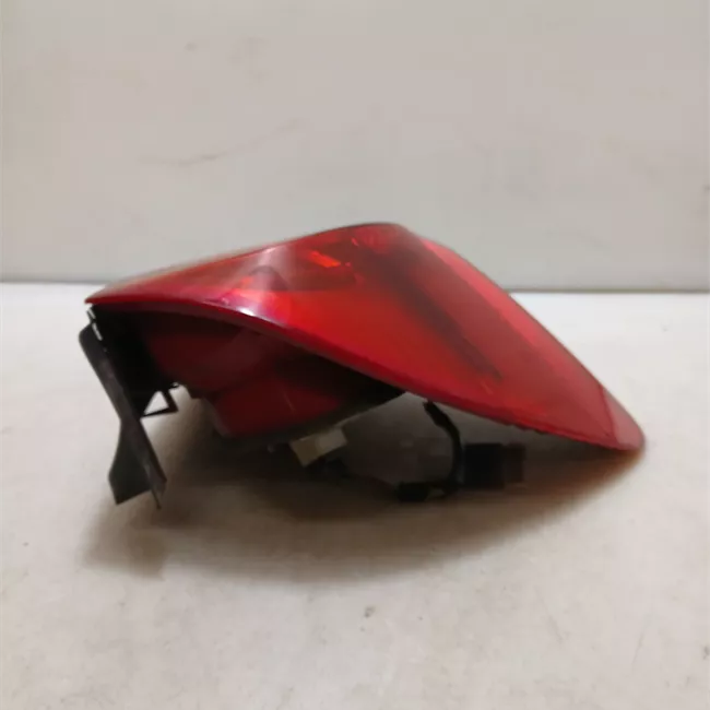 Fanale posteriore parte esterno sinistro