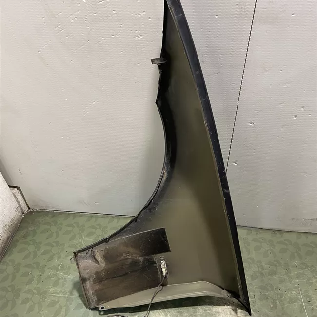 Parafango anteriore destro