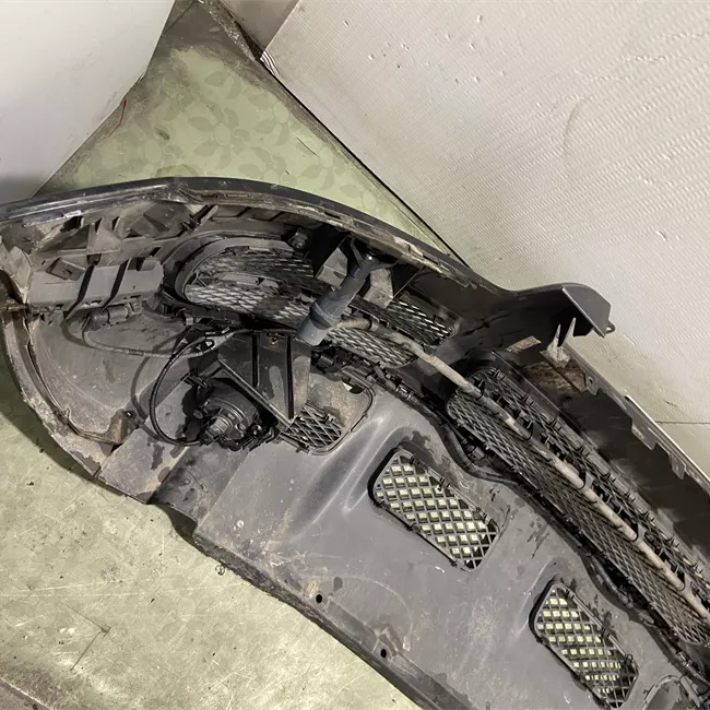 Paraurti anteriore con lavafari