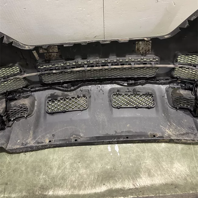 Paraurti anteriore con lavafari