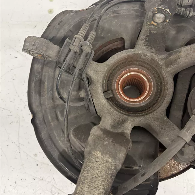 Montante sospensione anteriore destro con protezione disco/mozzo/cuscinetto