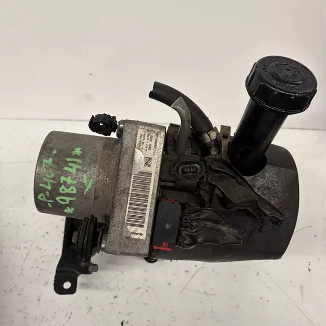 Pompa servosterzo con serbatoio