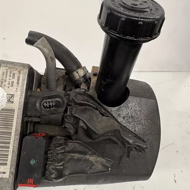 Pompa servosterzo con serbatoio