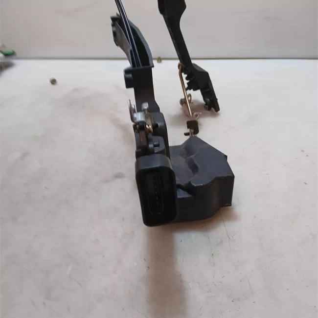 Serratura porta anteriore sinistra