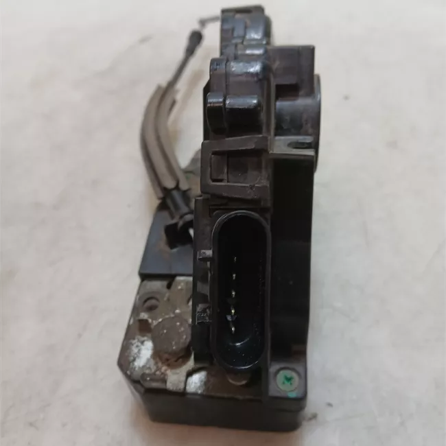 Serratura porta posteriore destra 04-06>