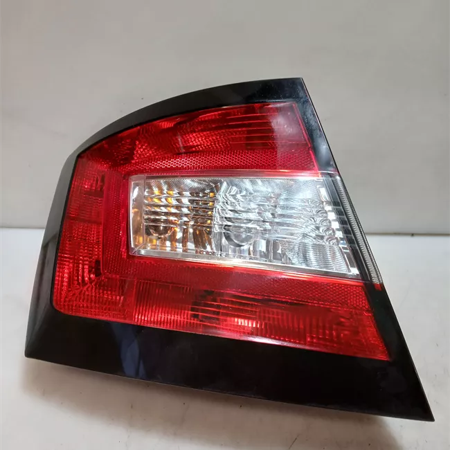 Fanale posteriore sinistro