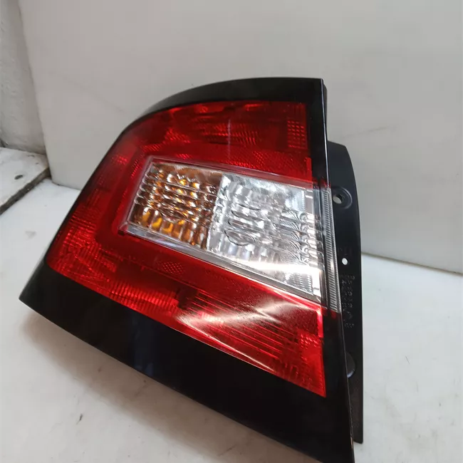 Fanale posteriore sinistro