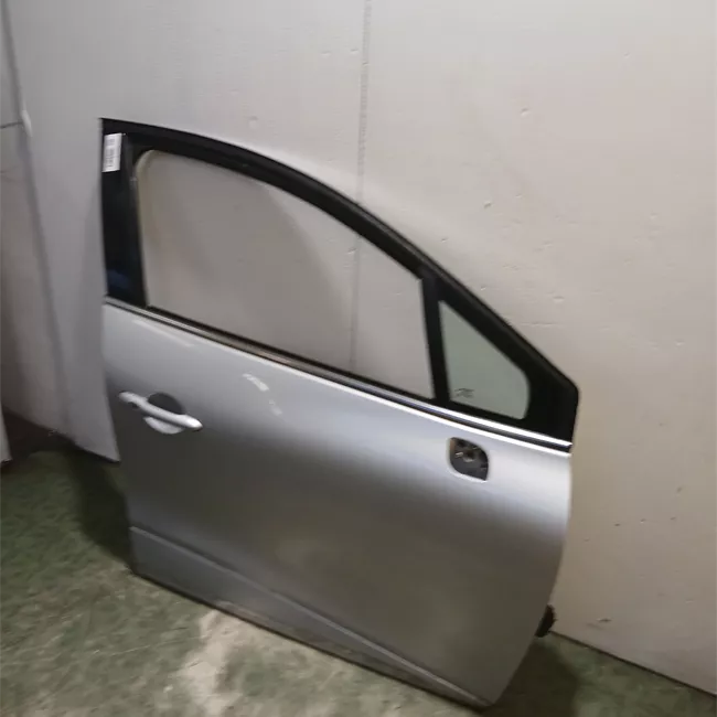 Porta anteriore destra