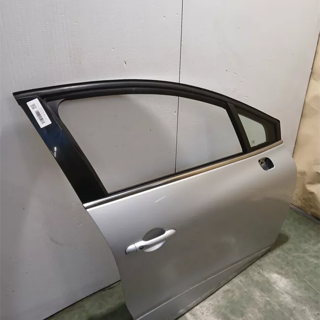 Porta anteriore destra