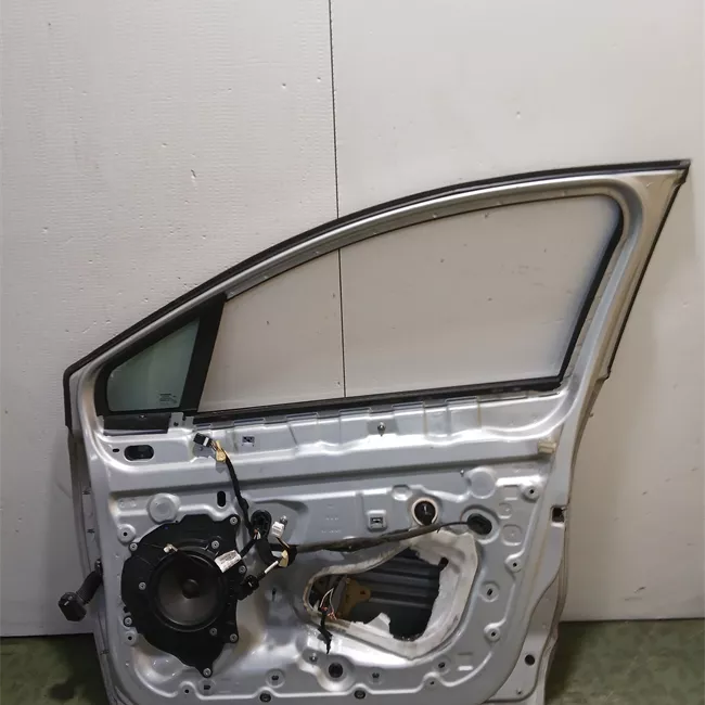 Porta anteriore destra