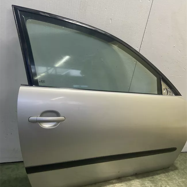 Porta anteriore destra