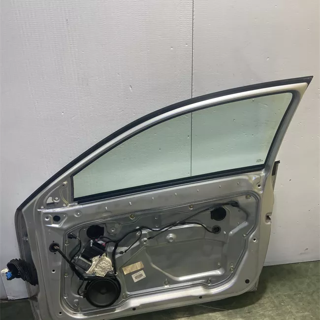 Porta anteriore destra