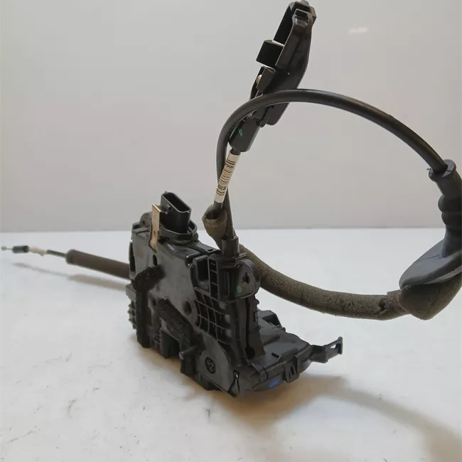 Serratura porta posteriore sinistra con bloccaggio elettromeccanico , cristalleria elettrica