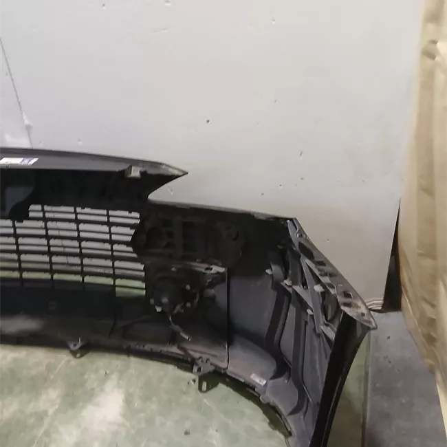 Paraurti anteriore fendinebbia con primer