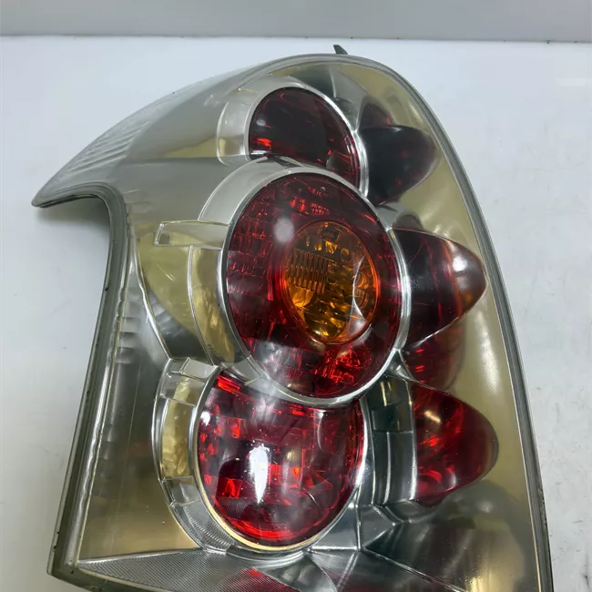 Fanale posteriore sinistro 07>