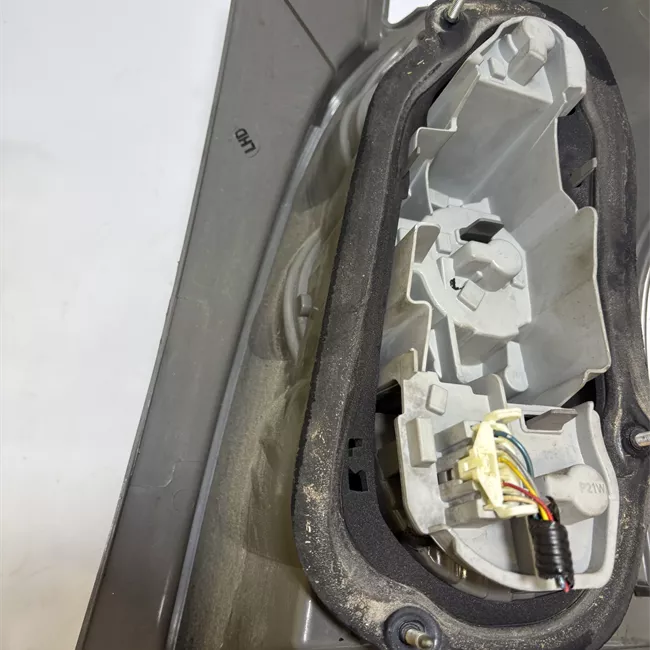 Fanale posteriore sinistro 07>