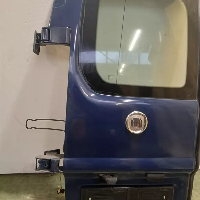 Porta carico posteriore a battente sinistra Vetrata